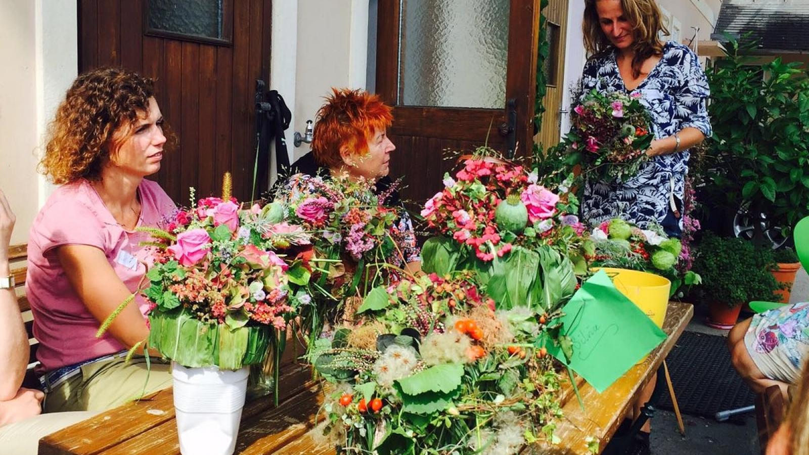 Entwicklung der Blumenmode Blumen + Mode