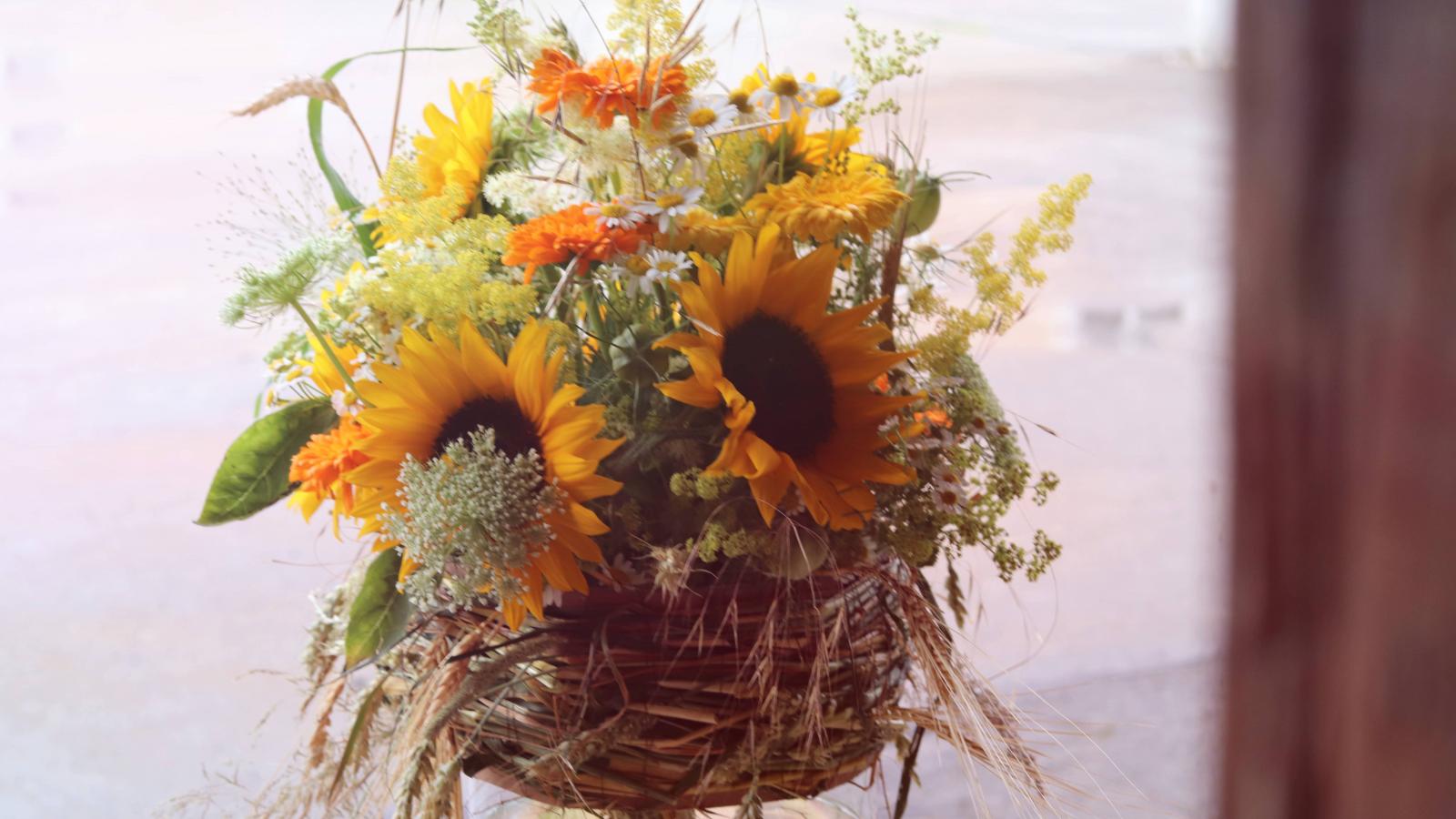 Sonnenblumen im Heu Sonnenblumenstrauß